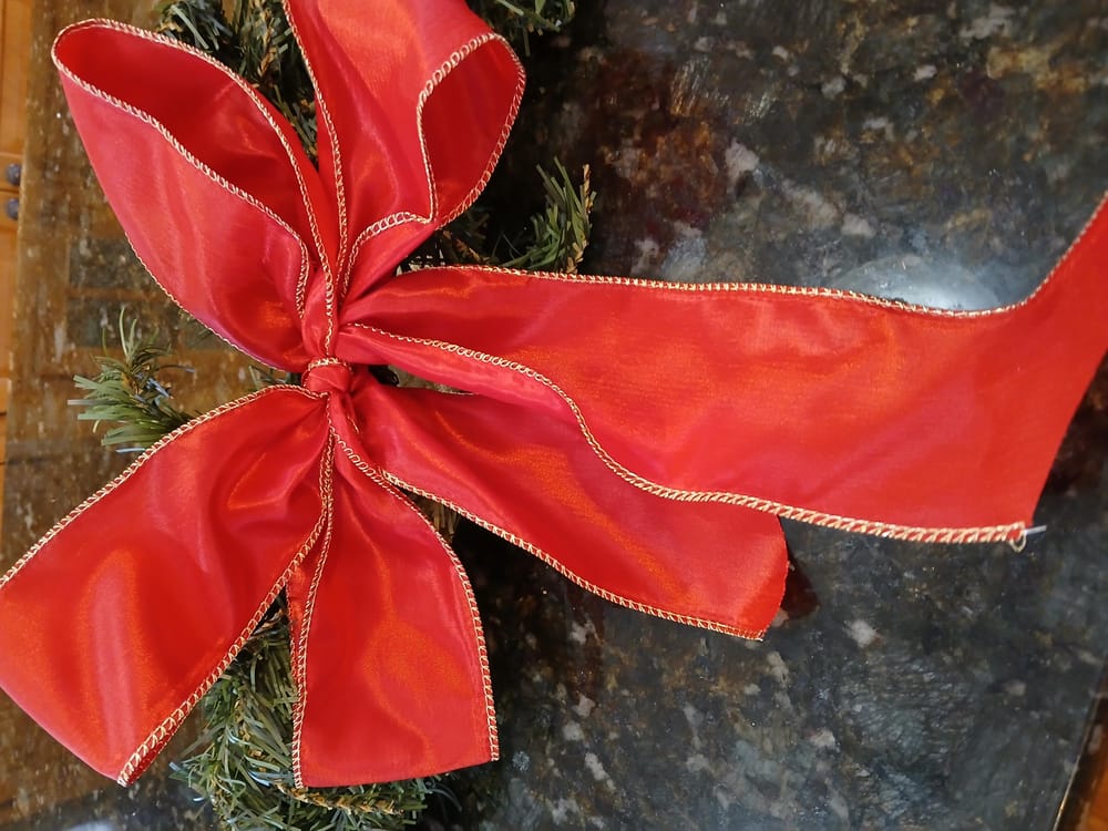 Holiday Bows for Window Boughs - image 1 - student project