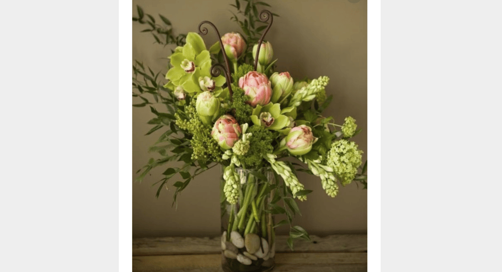 Dramatic Hydrangea and Ranunculus - image 1 - student project