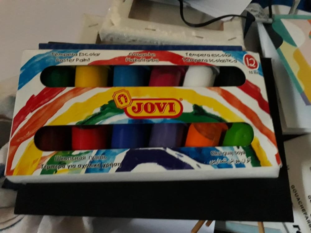 Finding and exploring my world of colours - image 1 - student project