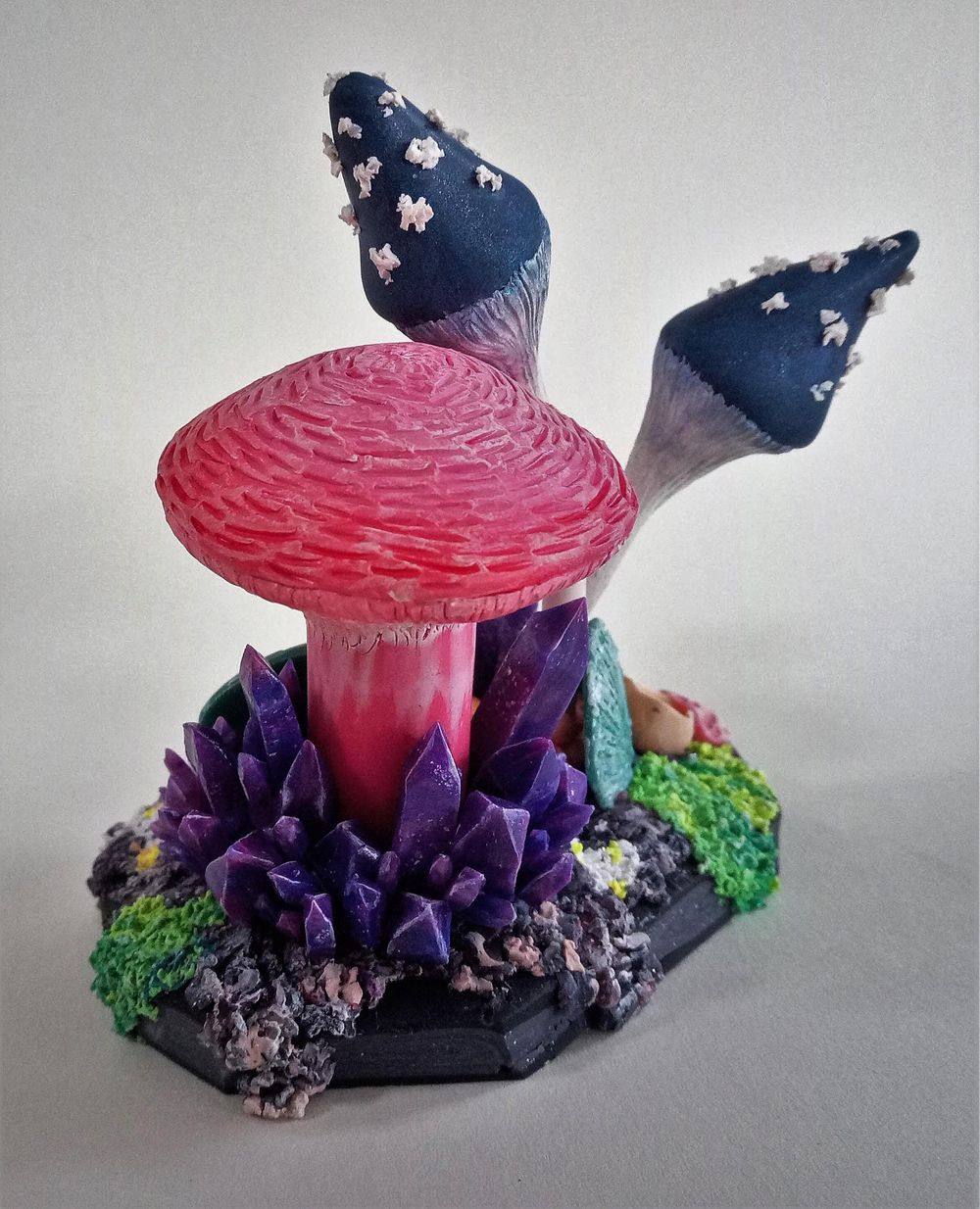Mushrooms and crystals - image 3 - student project