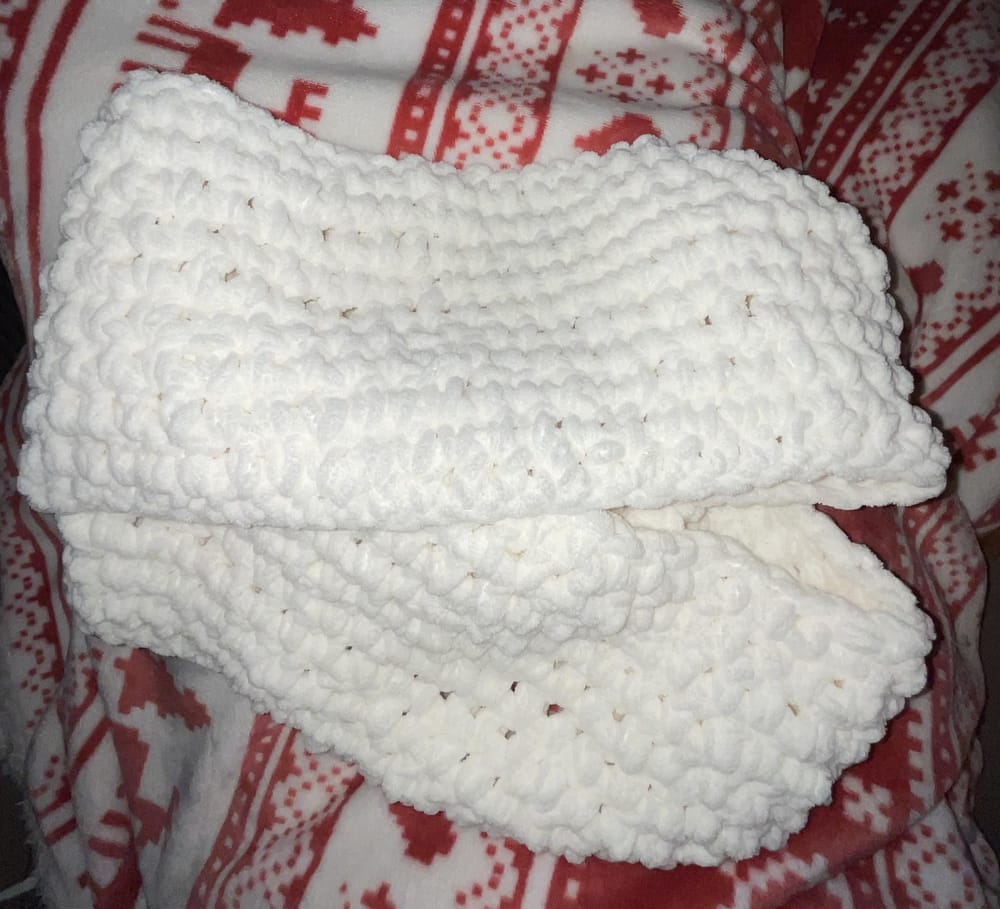 Crochet infinity scarf - image 2 - student project