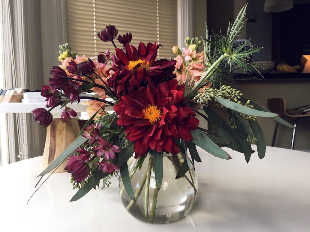 Romantic and moody mini bouq - image 1 - student project