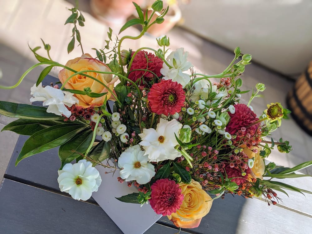 Artful Florals: Advanced Techniques for Centerpiece Design - image 1 - student project