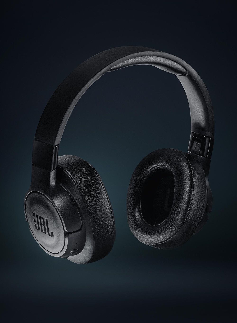 Headphone Photography - image 1 - student project