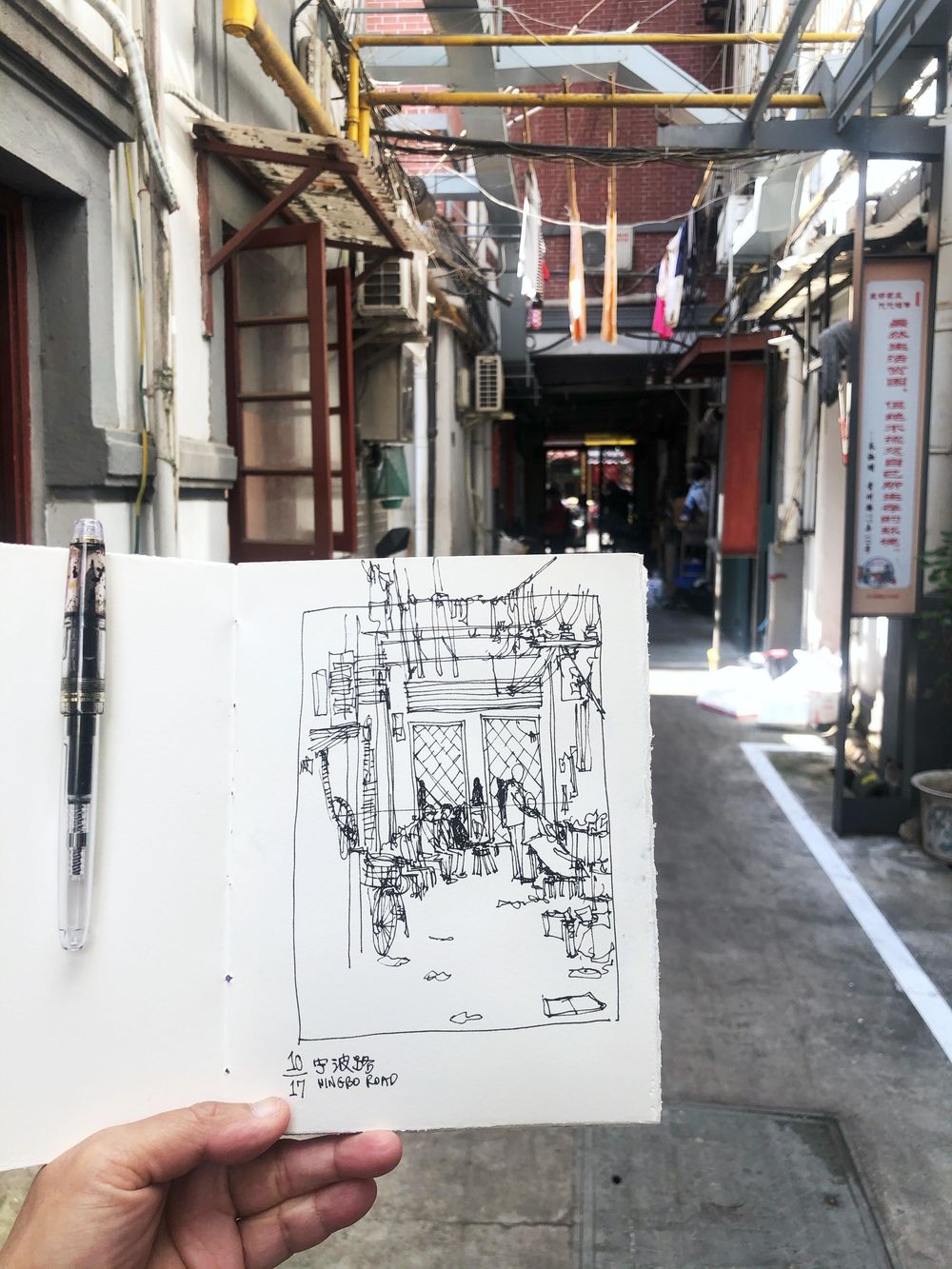 Urban Sketching + People - image 6 - student project