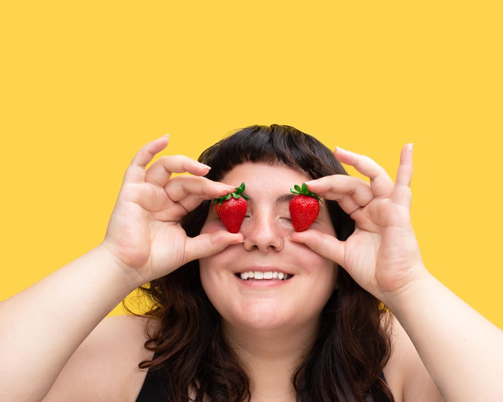 Fruit on color backgrounds - image 2 - student project