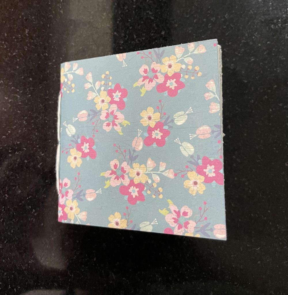 Miniature book with belly band - image 1 - student project
