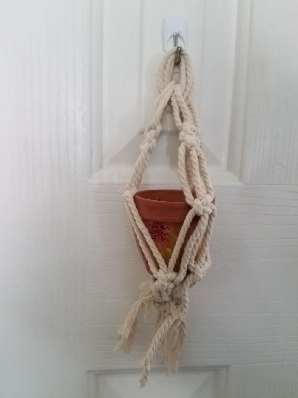 Simple macrame plant hanger - image 3 - student project