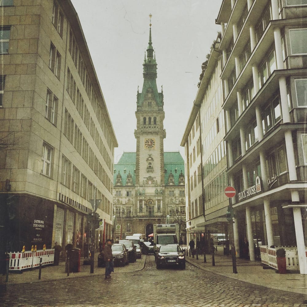 American living in Europe. - image 2 - student project