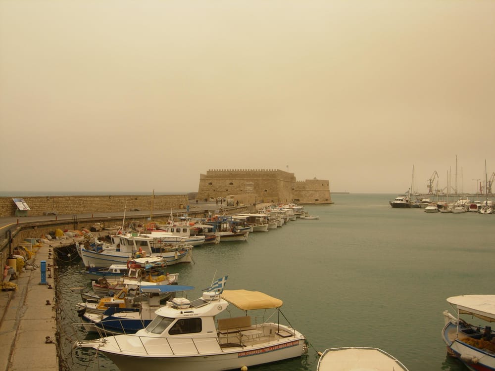 Heraklion day and .... dust - image 5 - student project