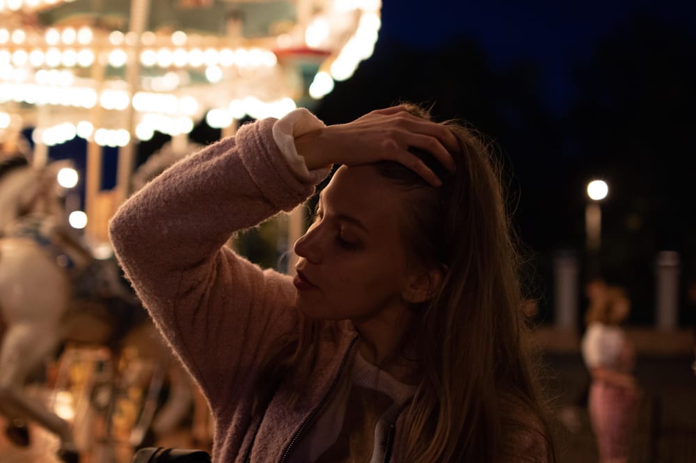 Low light portraits in an amusement park - image 1 - student project