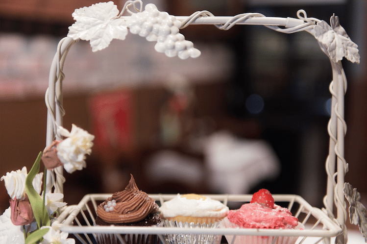 Wedding Cake/Cupcakes - image 2 - student project