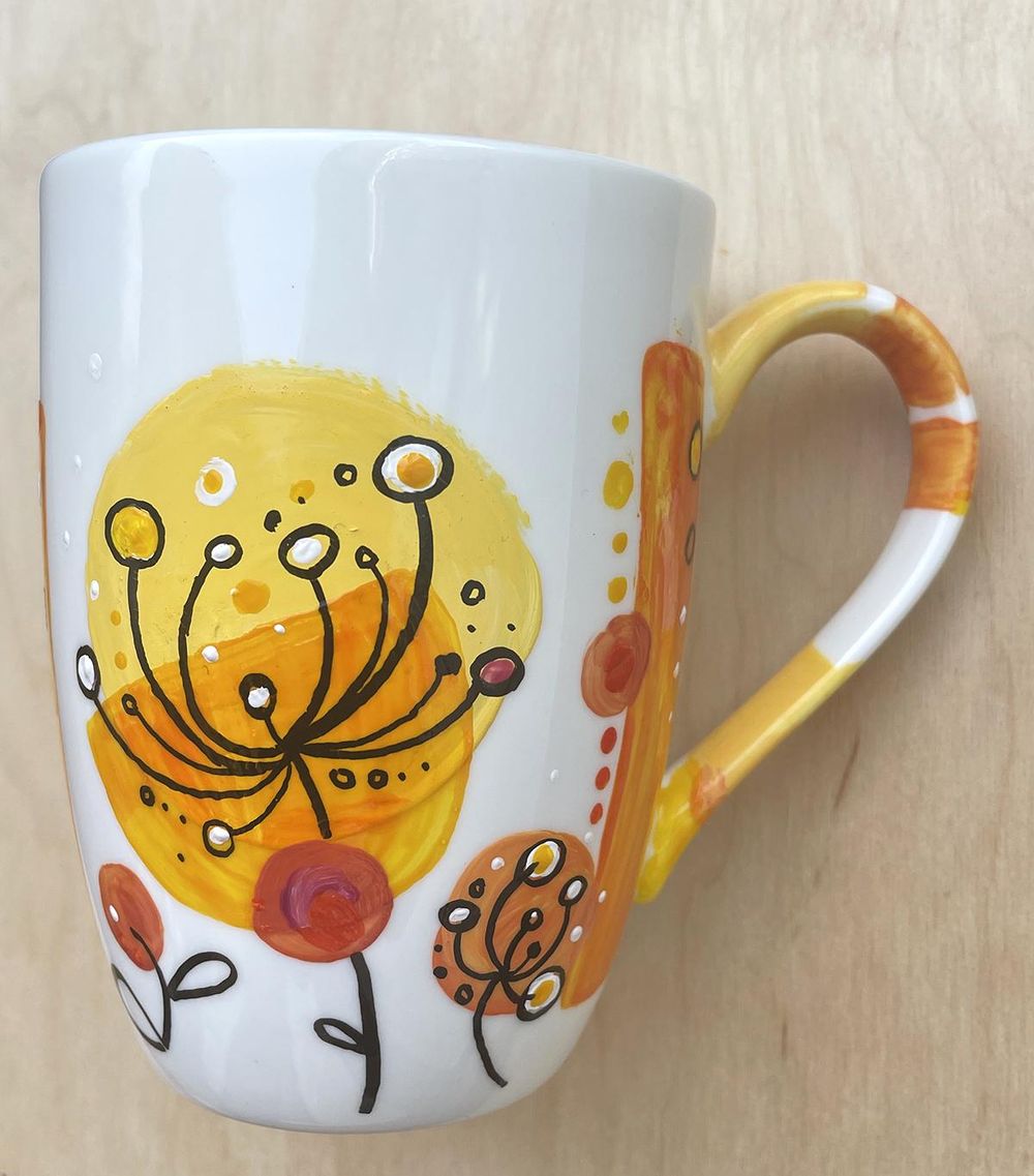 ¡Mi taza pintada para esta clase! * My Handpainted Mug Project! - image 4 - student project