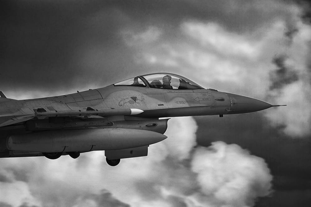 jet plane in flight - image 1 - student project
