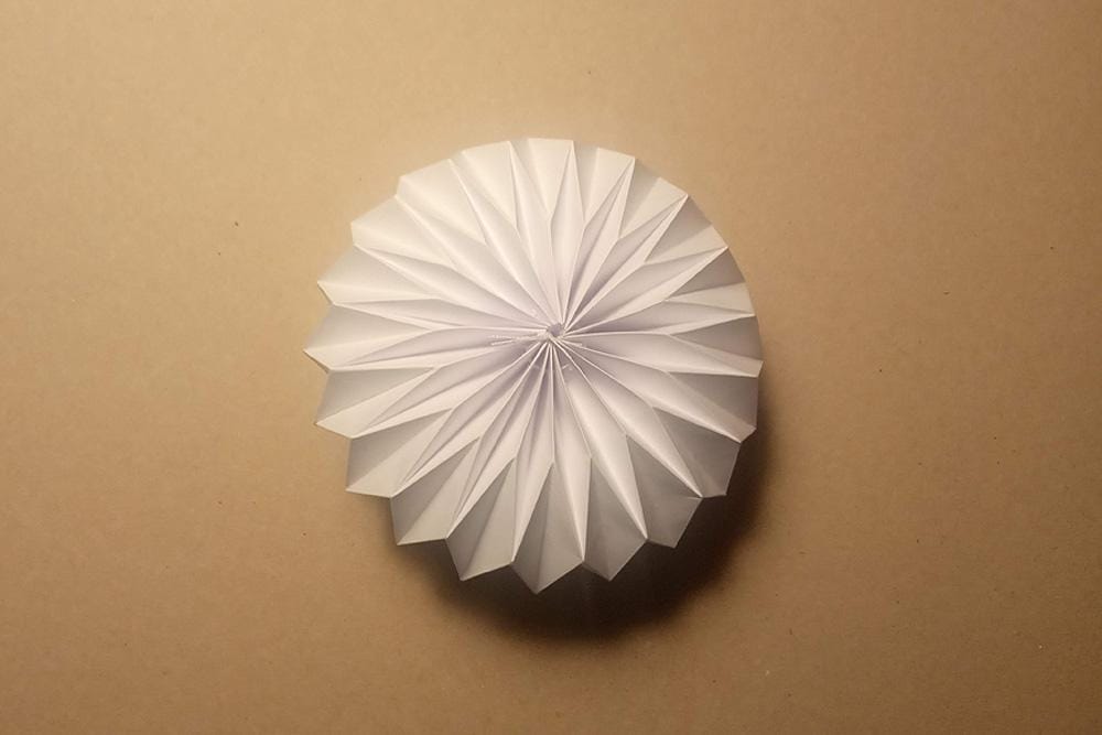Paper ornaments - image 8 - student project