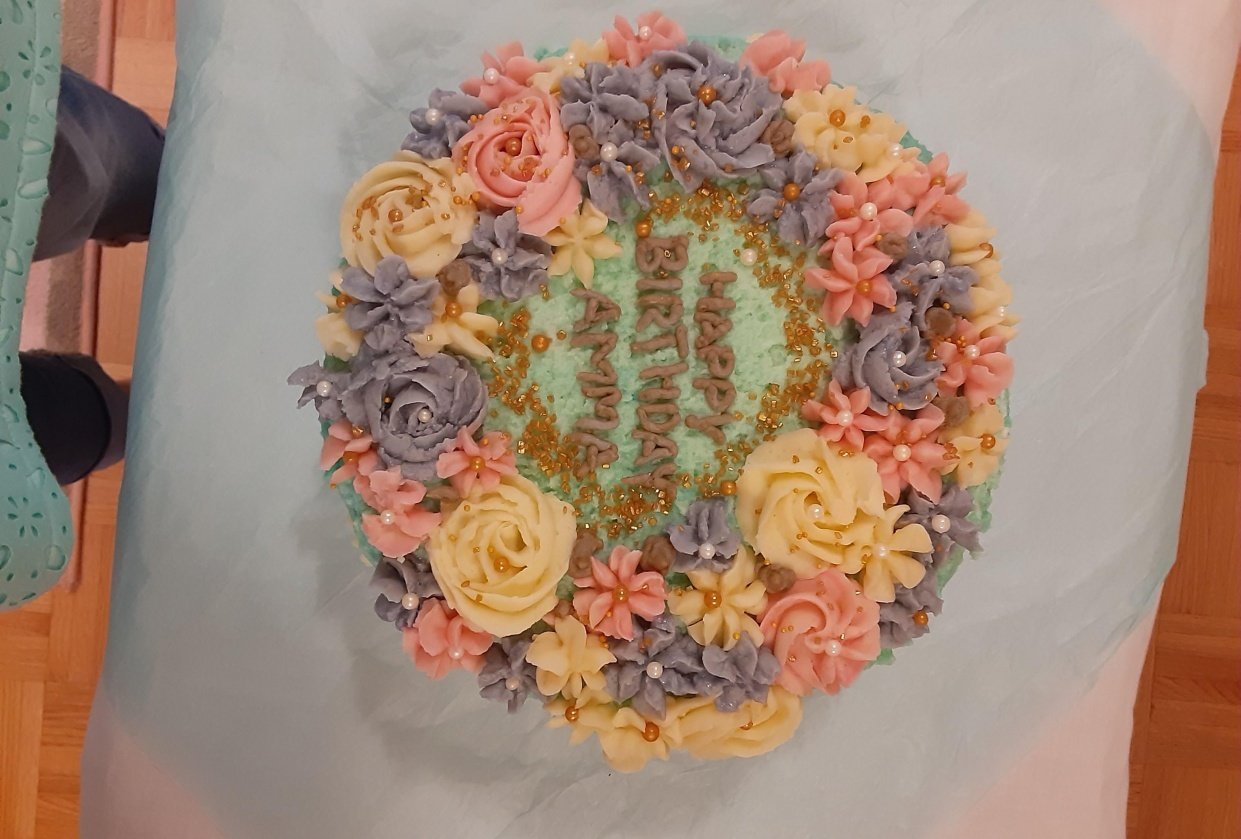 Floral birthday cake - student project