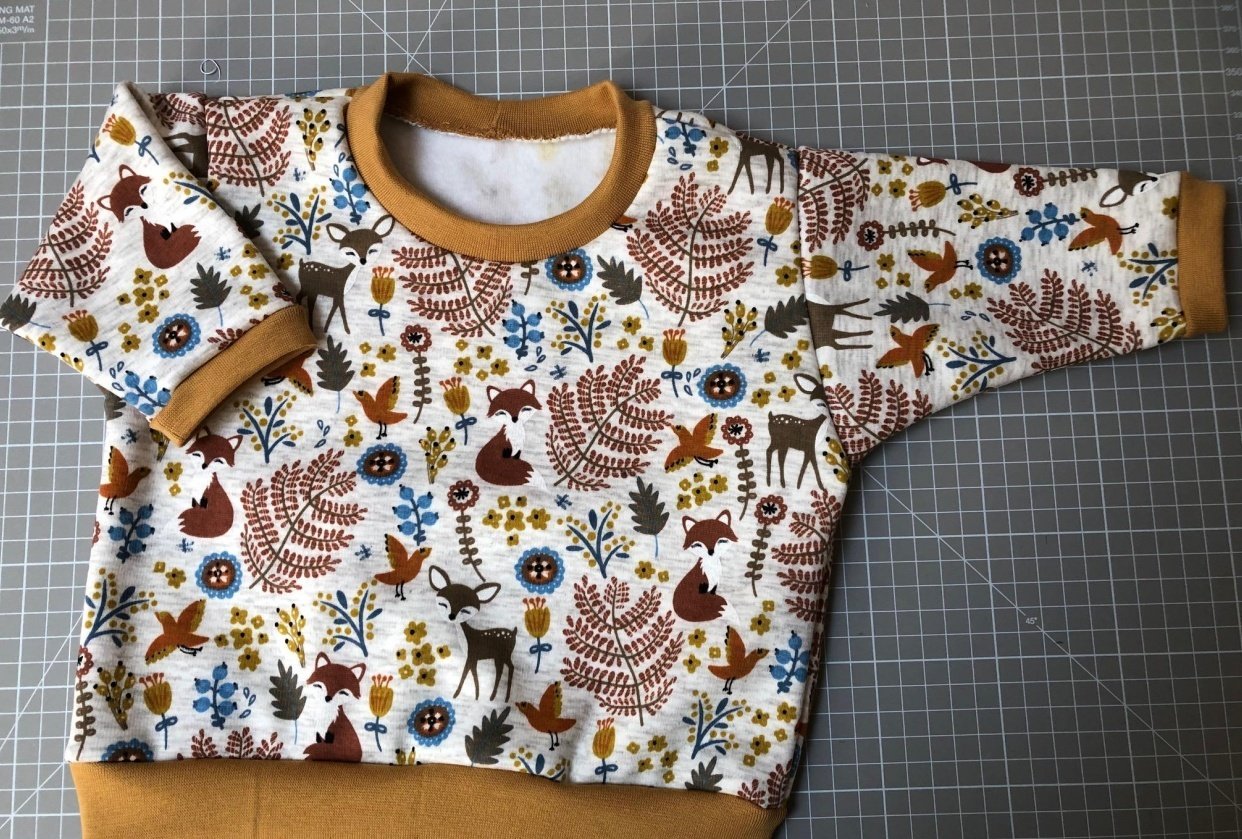 Baby sweater size 3-6m - student project