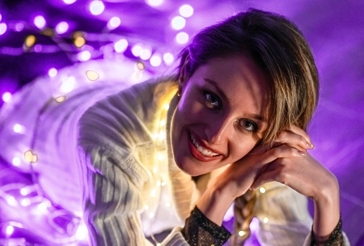 Moody portrait with Christmas lights Skillshare Student Project