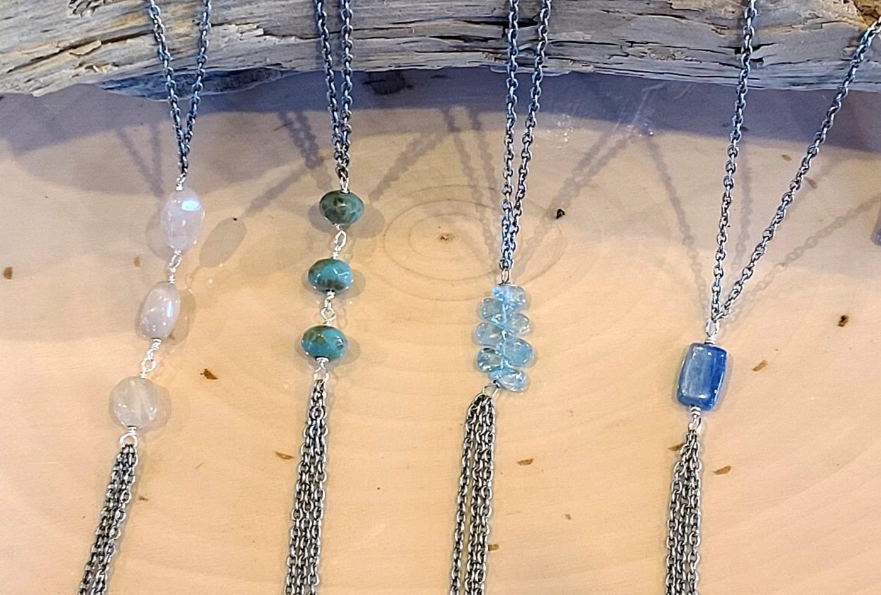 Beginner Jewelry: Connecting Wire-wrapped Loops - student project