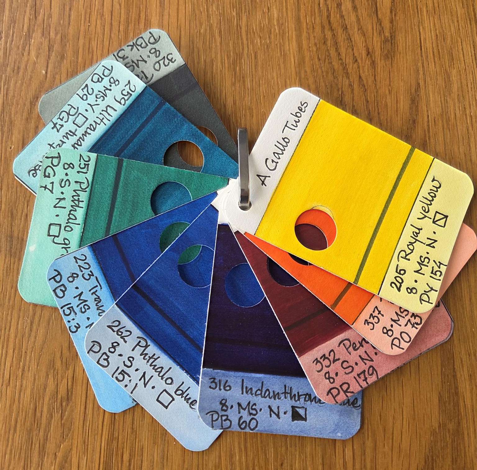 Swatch cards that are easy to use - image 1 - student project
