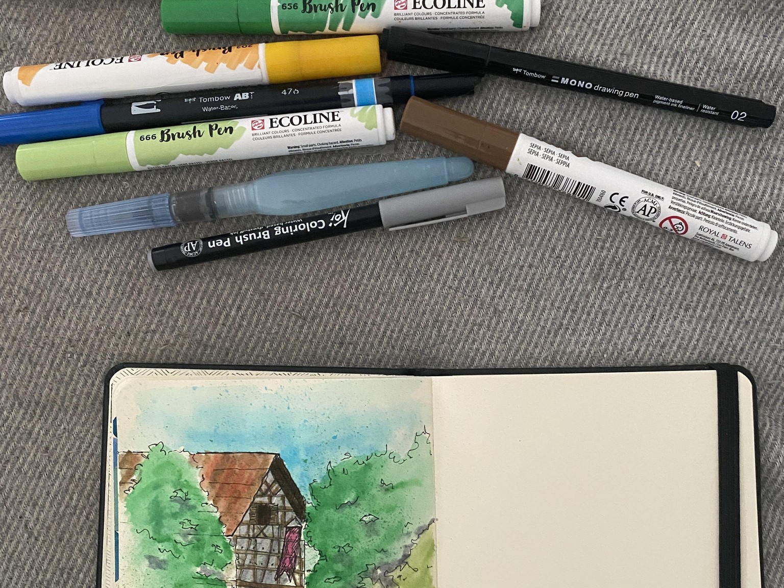 Urban Sketching Outside - image 2 - student project