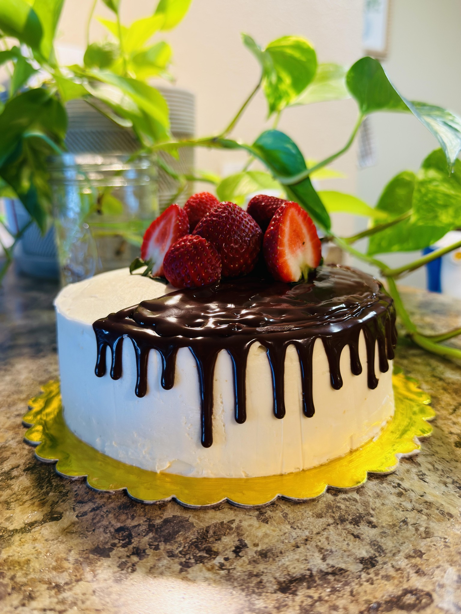 Midnight strawberry drip cake - image 3 - student project