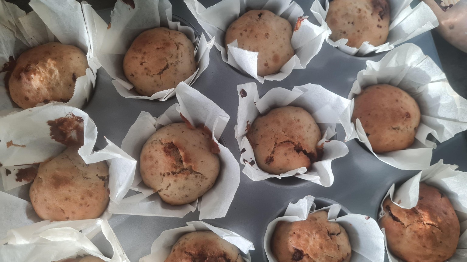 Chocolate and orange muffins with chia seeds because I didn't have eggs - image 1 - student project