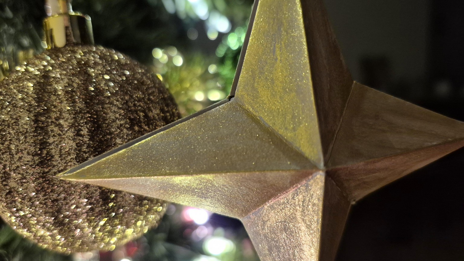 Create Geometric Star Paper Ornaments for Festive, Party & Home Decor - image 2 - student project