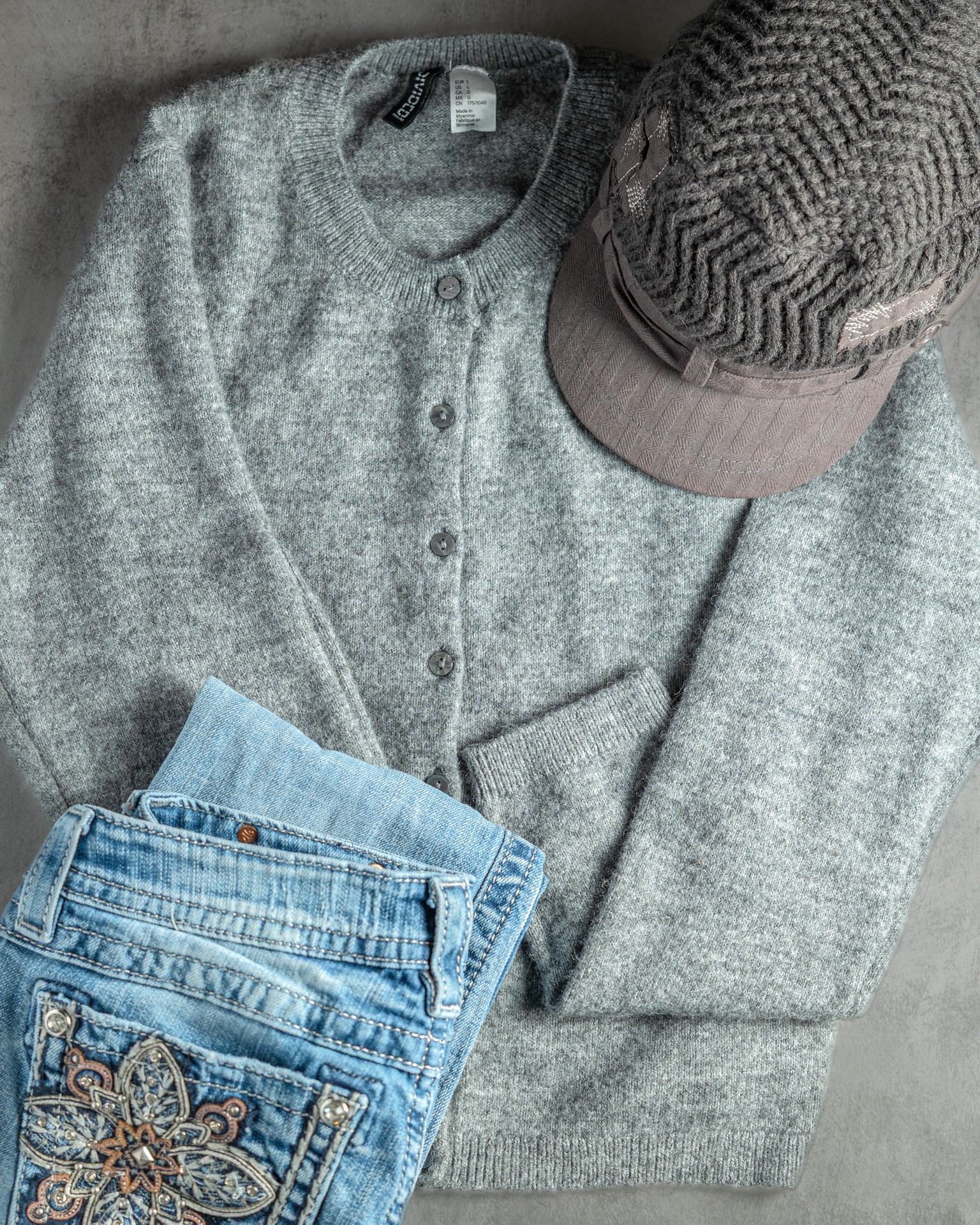 Flatlay Sweater Product Photo - image 1 - student project