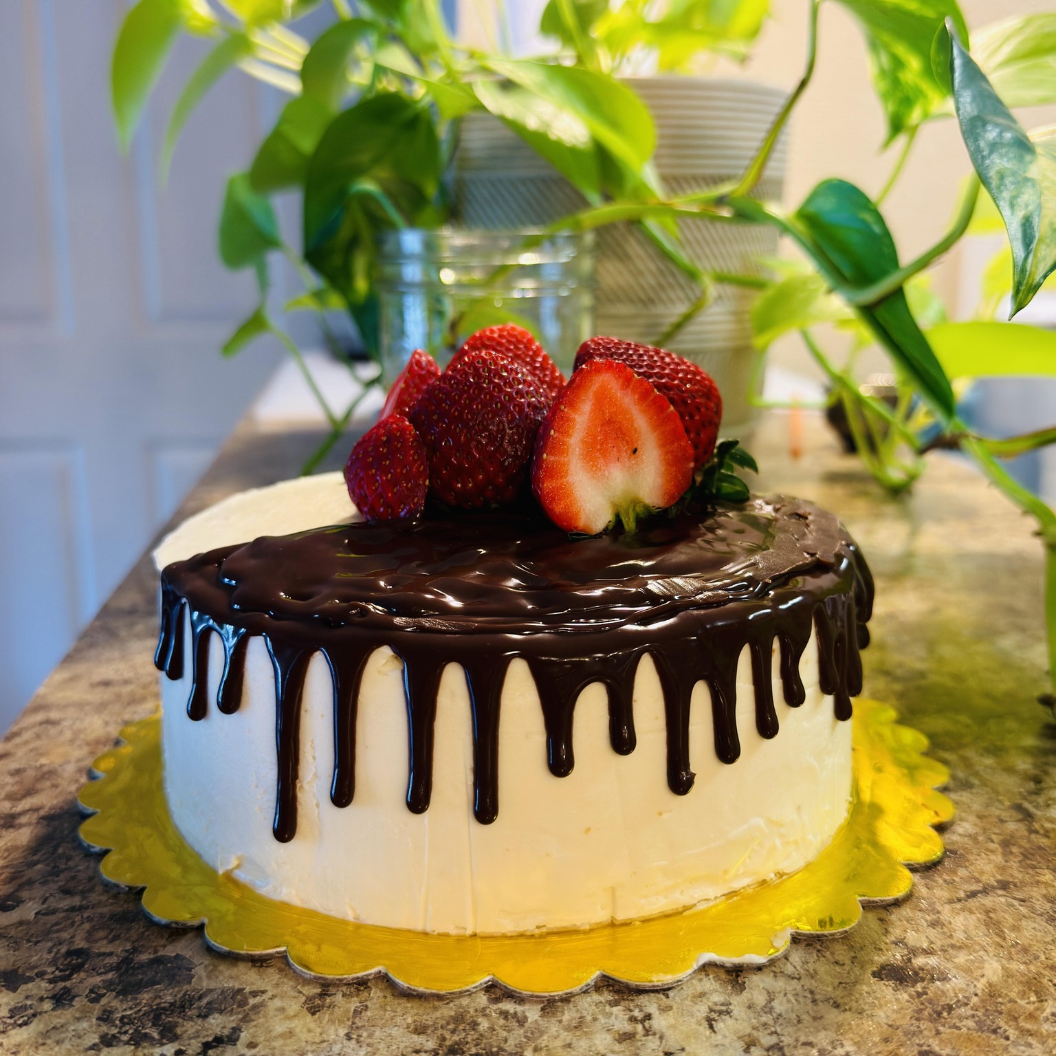 Midnight strawberry drip cake - image 1 - student project