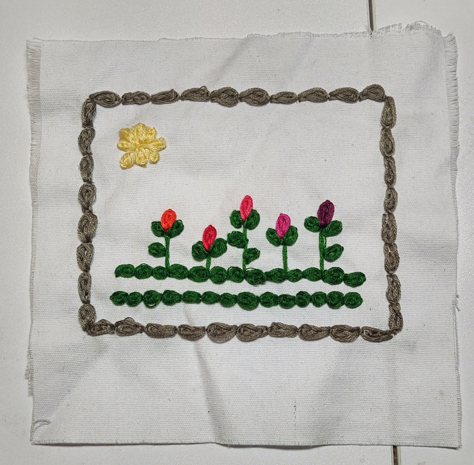 Embroidery with Oyster Stitch - image 1 - student project