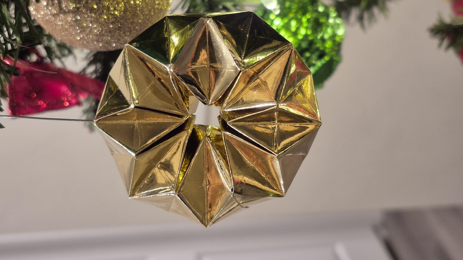 Create Geometric Origami Paper Ornaments for Holiday, Party & Home Decor - image 1 - student project