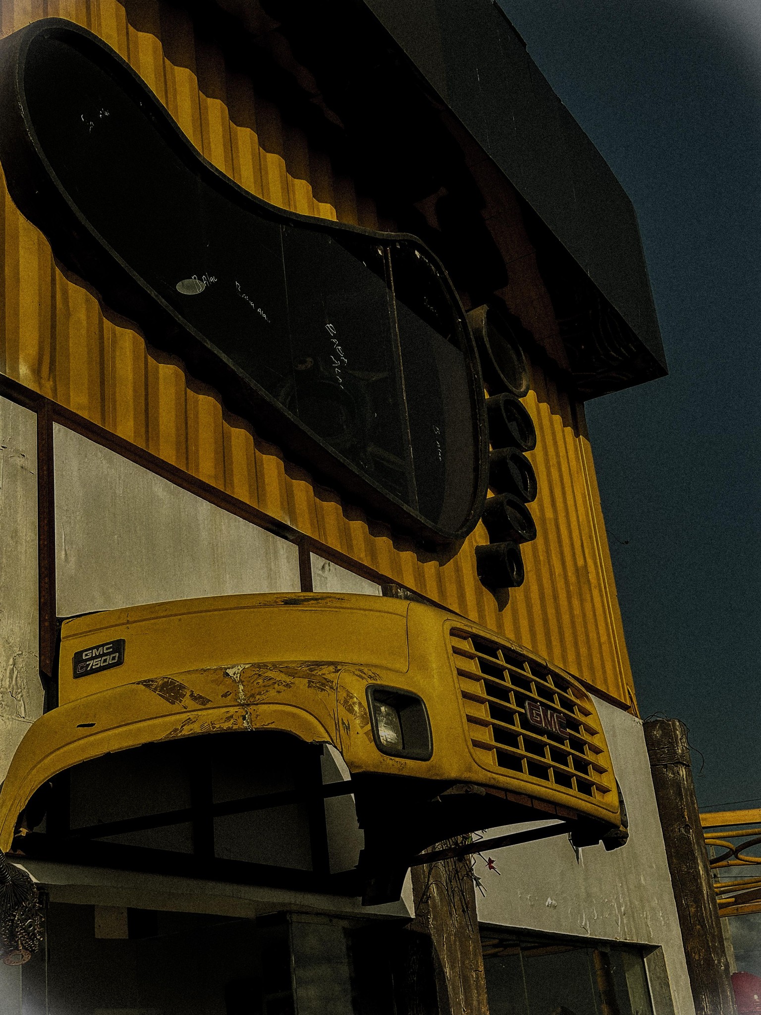 A scrap art museum entrance - image 1 - student project