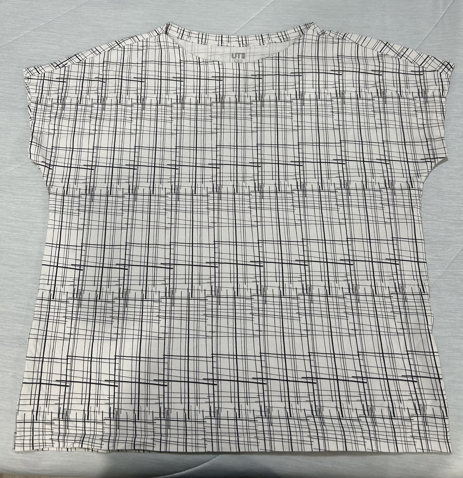 Boxy shirt taken in - image 1 - student project