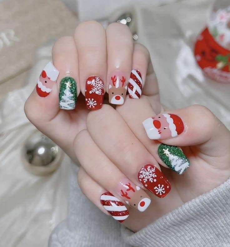 Christmas Nail Paint Art - image 1 - student project