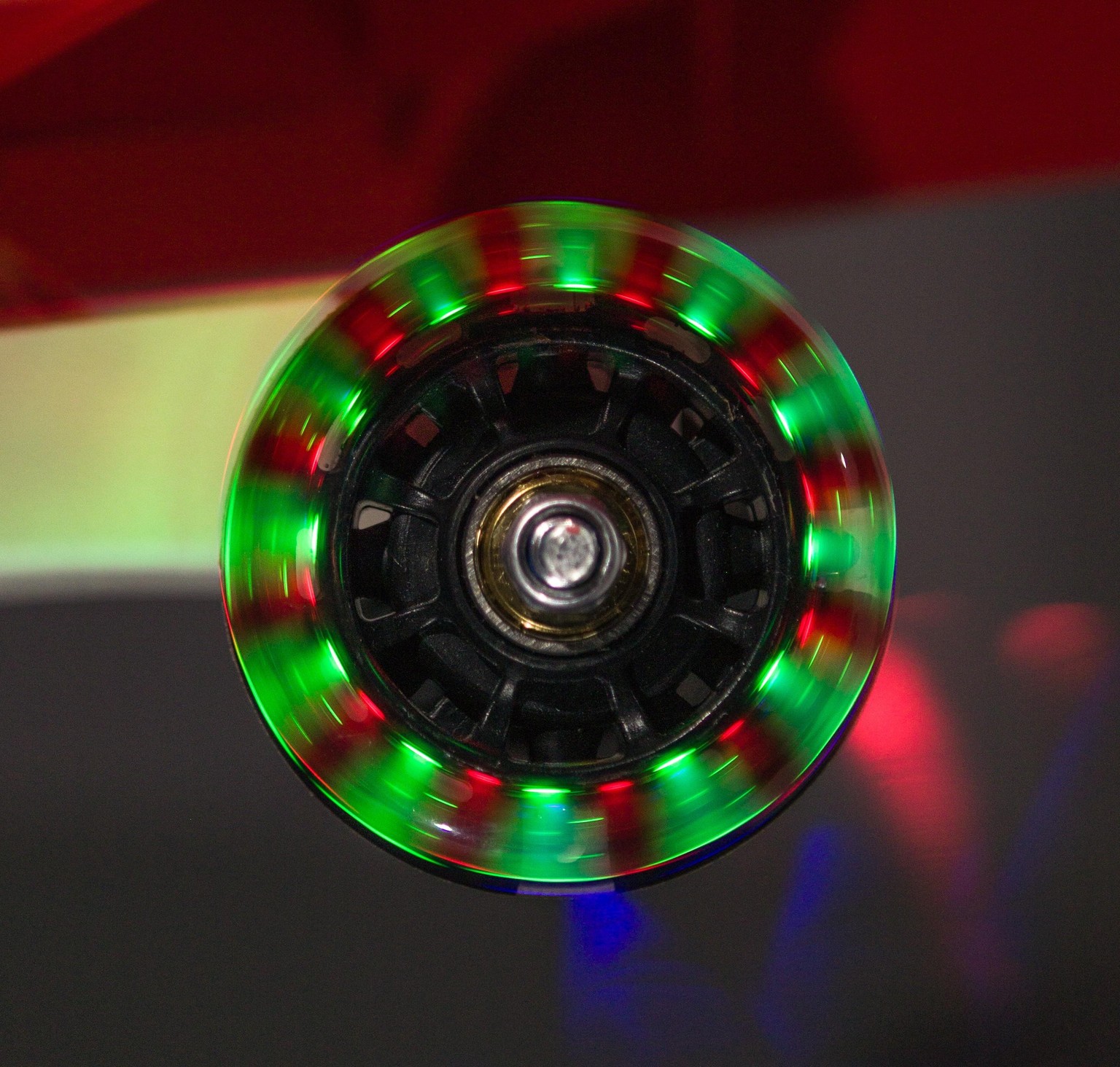 Spinning LED Wheels - image 4 - student project