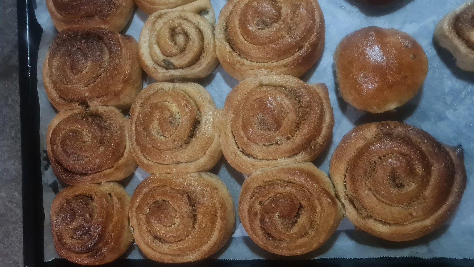 Cinnamon rolls without frosting - image 1 - student project