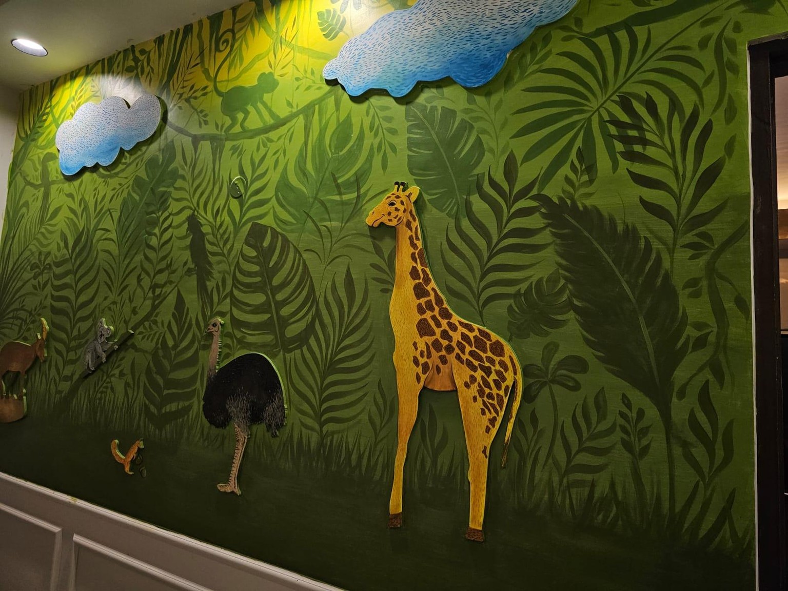 Jungle theme wall painting - image 2 - student project
