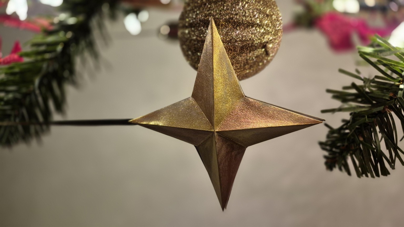 Create Geometric Star Paper Ornaments for Festive, Party & Home Decor - image 3 - student project
