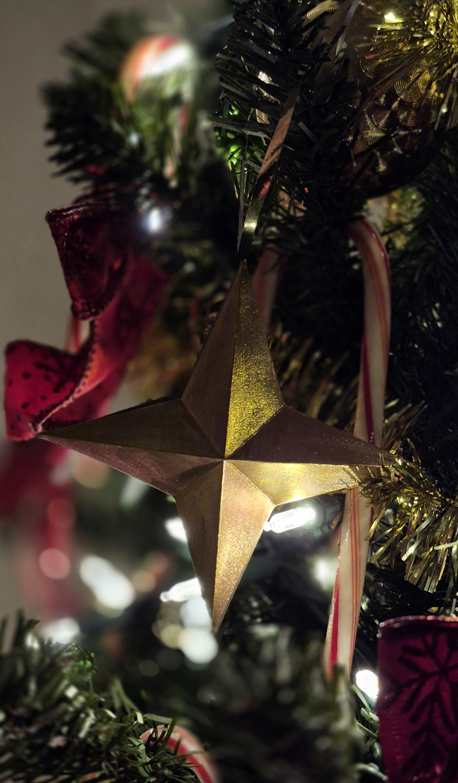 Create Geometric Star Paper Ornaments for Festive, Party & Home Decor - image 4 - student project