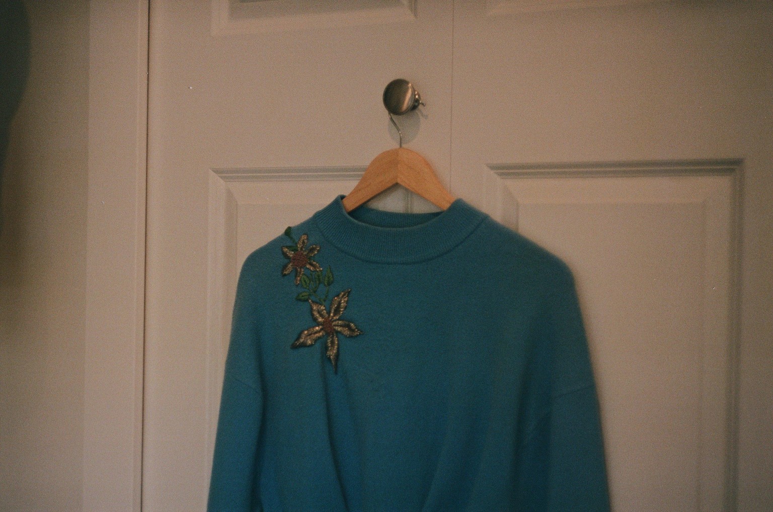 Added the Leaf Stitch to an Old Sweater - image 1 - student project