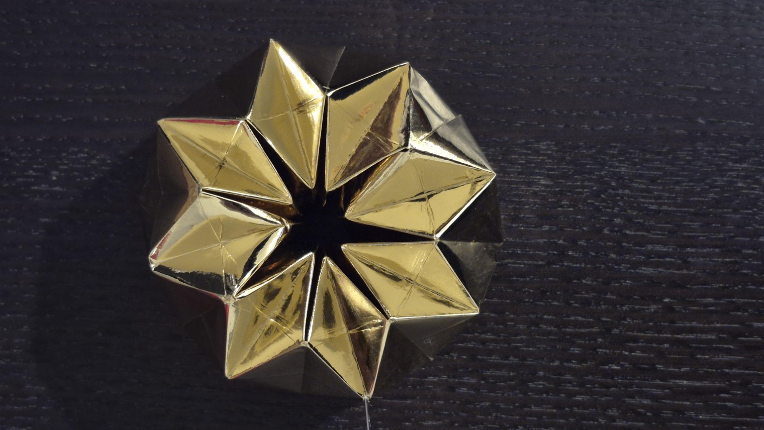 Create Geometric Origami Paper Ornaments for Holiday, Party & Home Decor - image 2 - student project