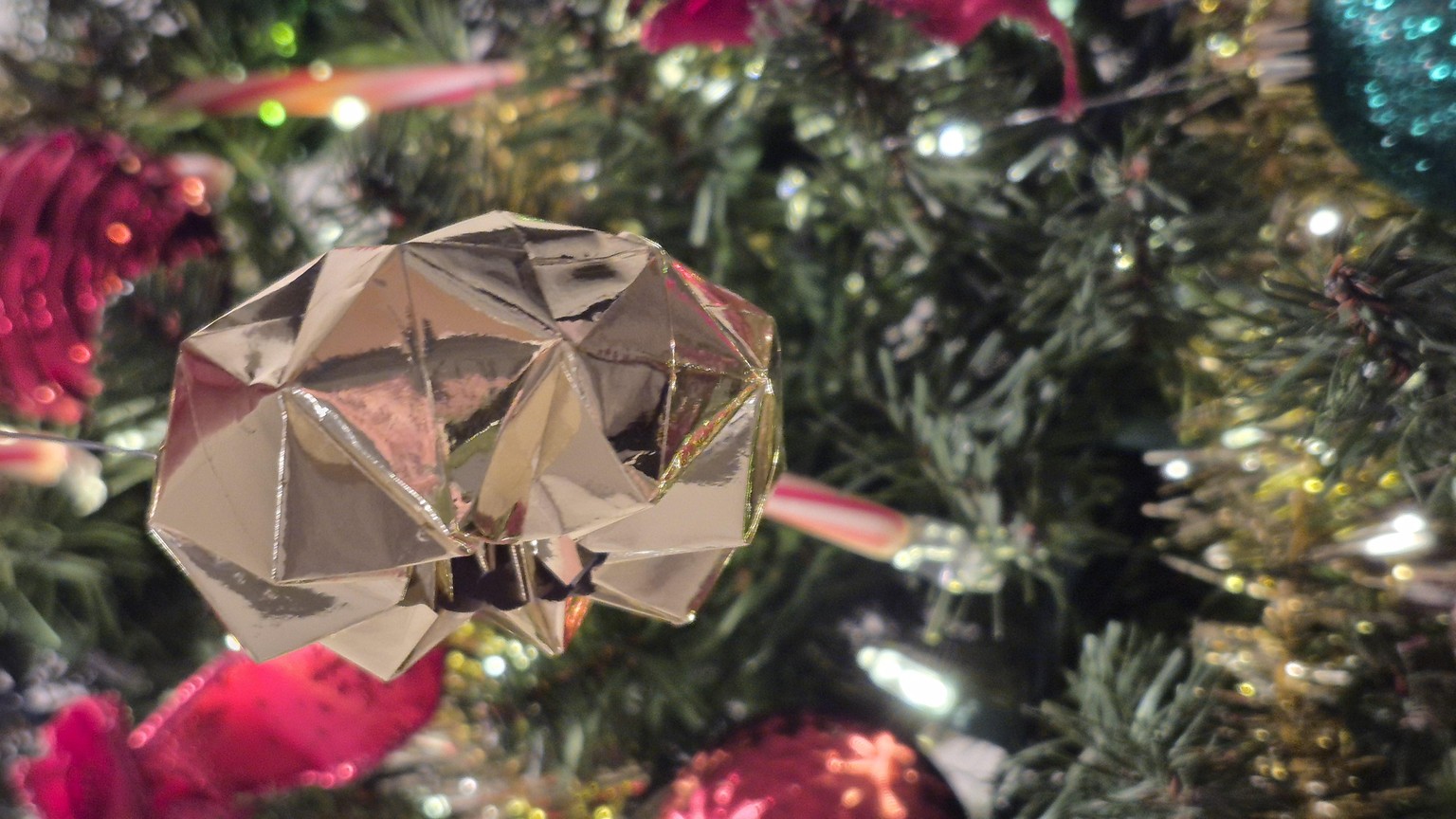 Create Geometric Origami Paper Ornaments for Holiday, Party & Home Decor - image 3 - student project