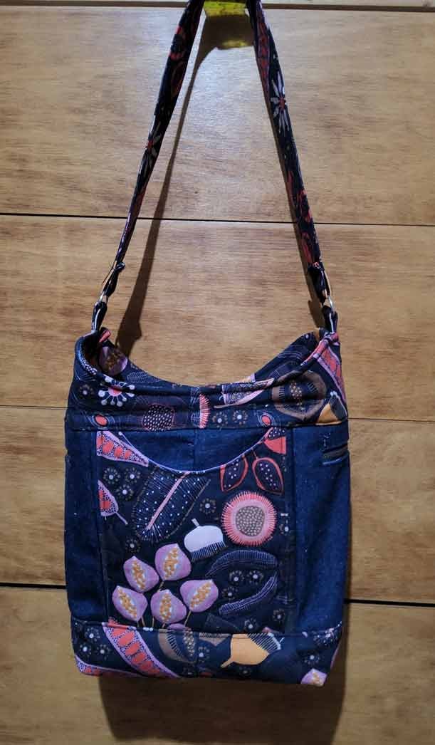 Upcycled bay with two types of pockets - image 1 - student project