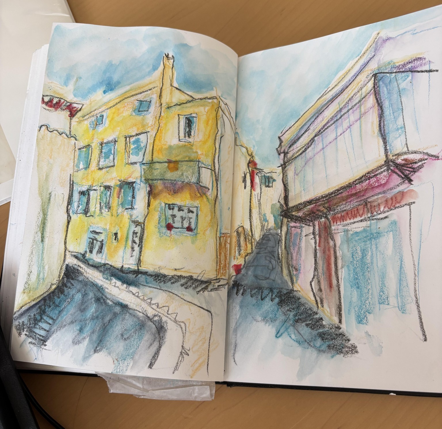 Urban Sketch with Neocolors - image 1 - student project