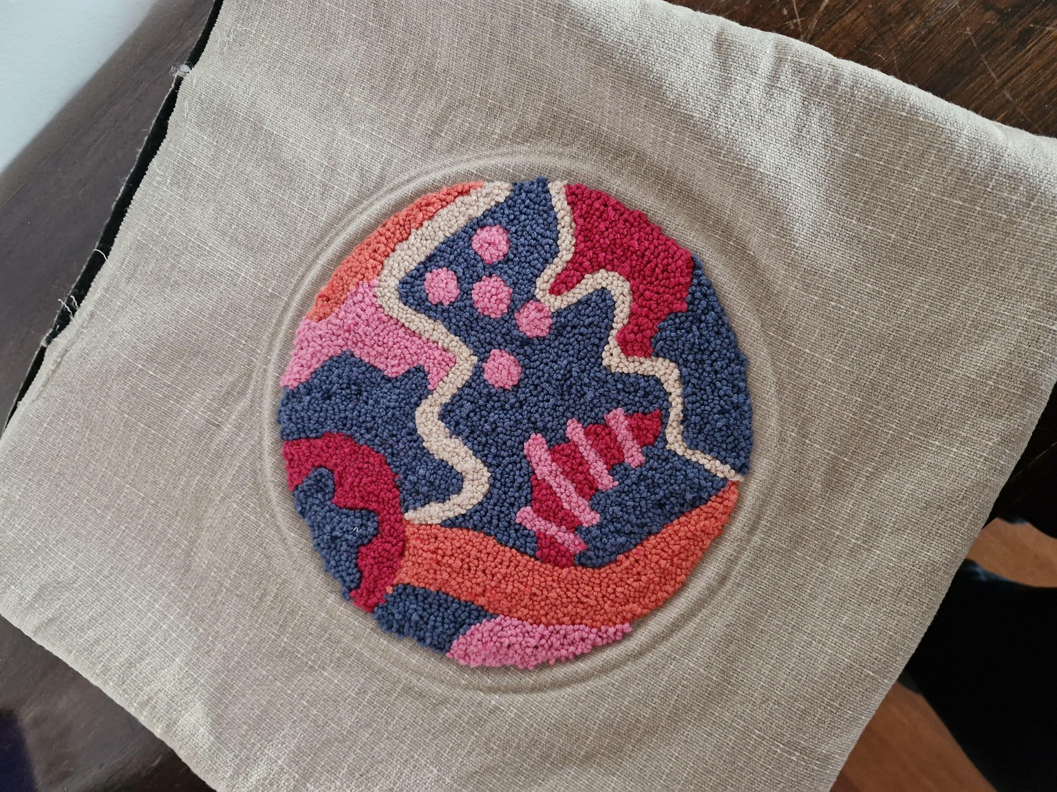 Abstract design on a cushion cover - image 1 - student project