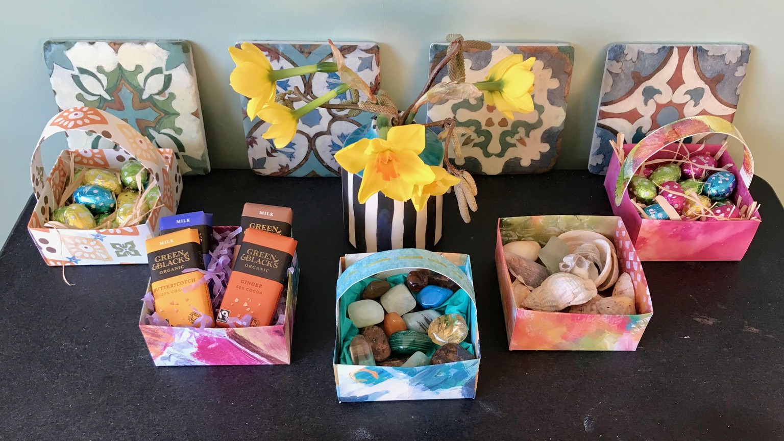 Paper boxes and baskets, for filling with little treasures - image 1 - student project
