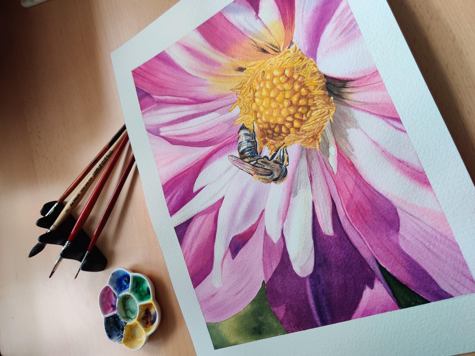 Busy bee - image 2 - student project