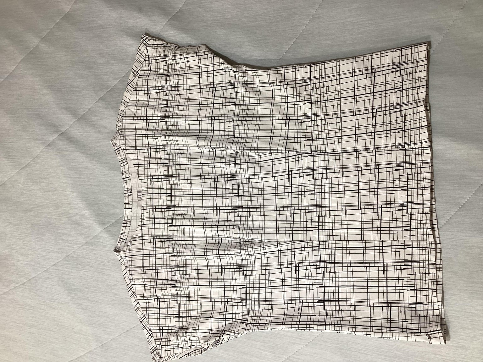 Boxy shirt taken in - image 2 - student project