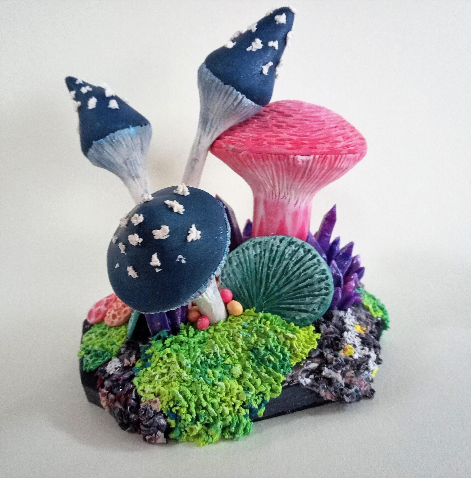 Mushrooms and crystals - image 1 - student project
